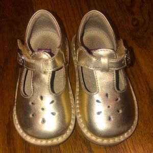 L’AMOUR!  Joy metallic Mary Janes size 6